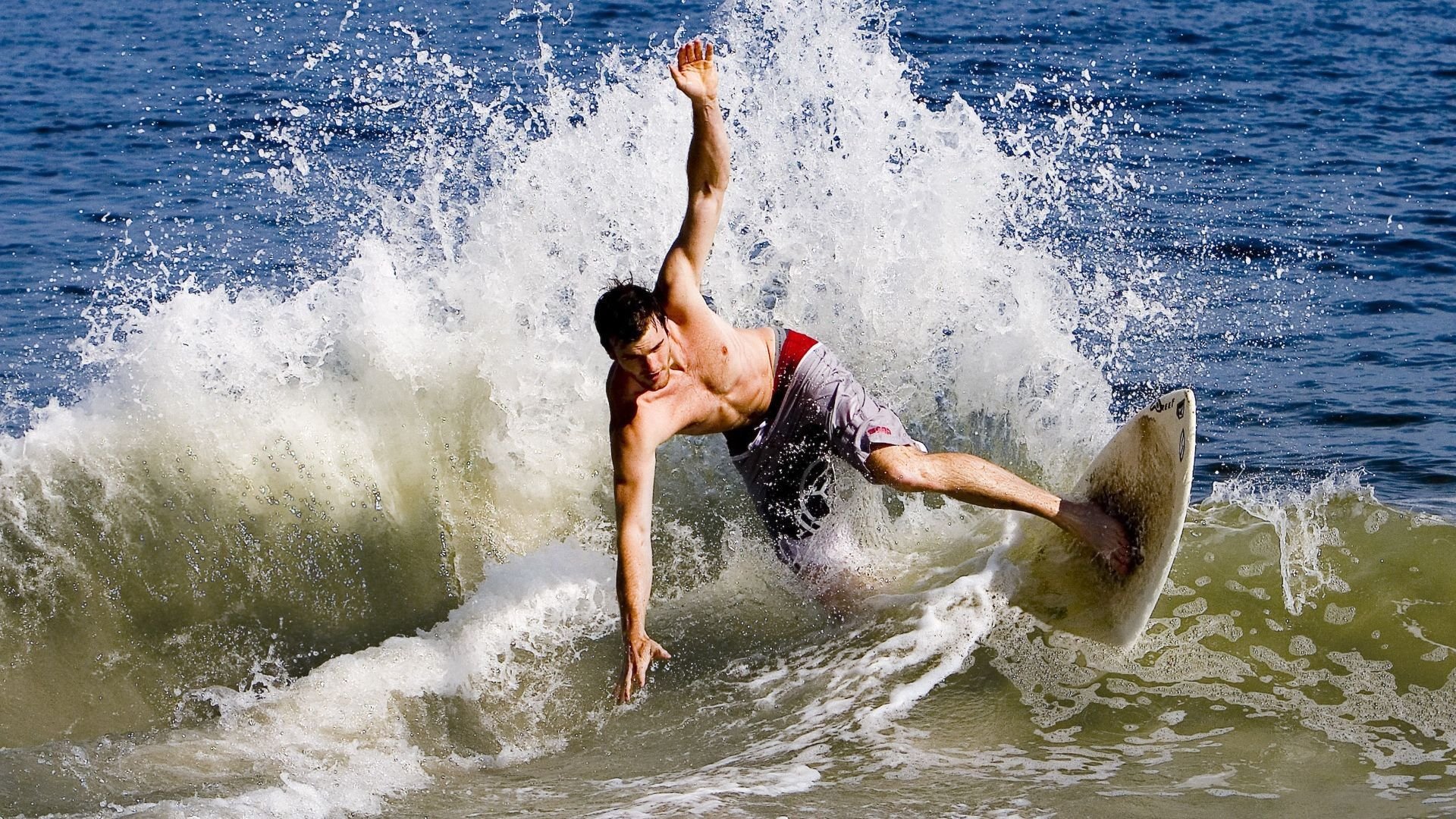 汉诺威主场告捷,德甲中游位置稳步前行,汉诺威位于德国的哪里_