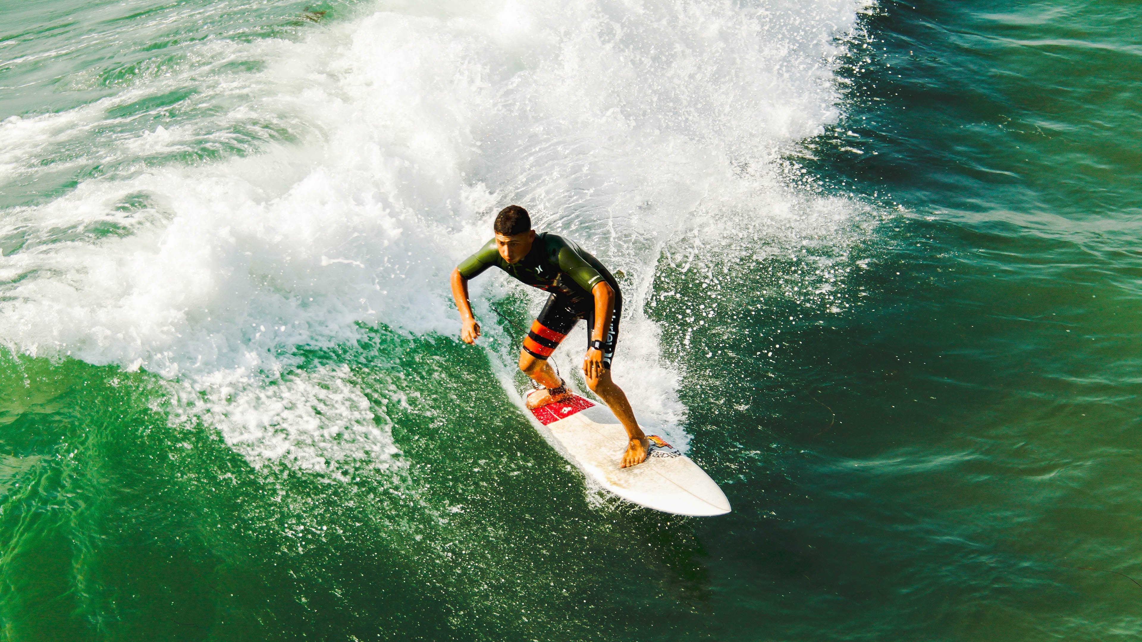 荷兰队在国家联赛中4-0大胜匈牙利，晋级四分之一决赛。，荷兰4比0西班牙