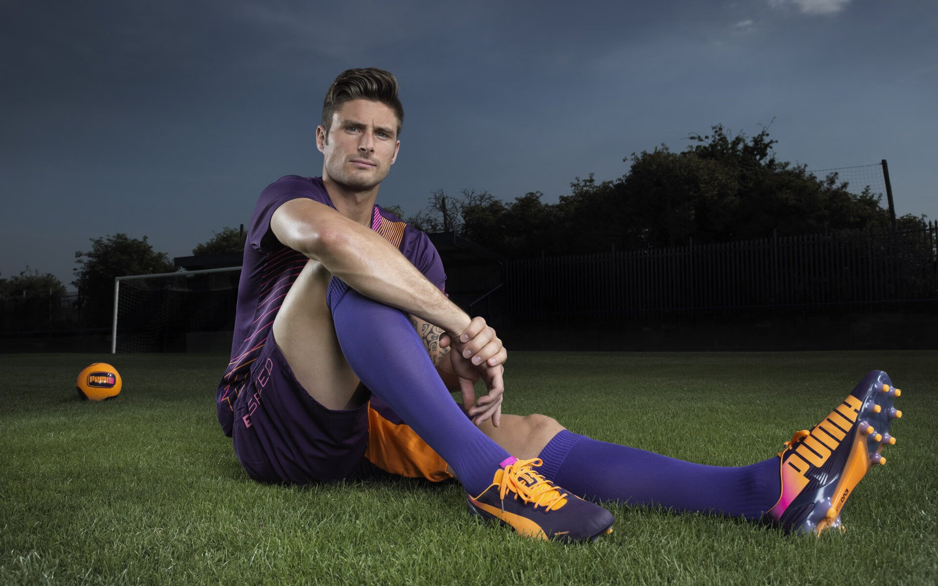 体育赛事集中展开，足球风采引人注目，体育足球赛完整视频